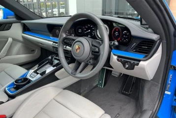 Porsche 911 PDK Carrera 4 GTS, 2023