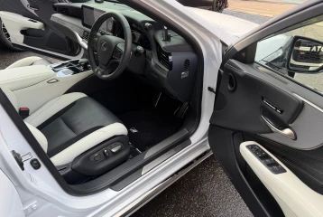 Lexus LS 500h F Sport, 2022