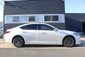 Lexus ES ES300h Graceful Escort, 2023