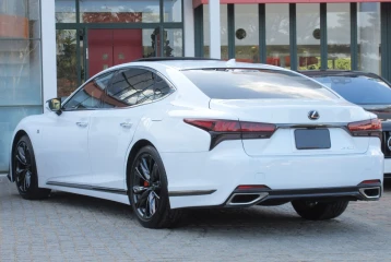 Lexus LS 500 F Sport, 2023