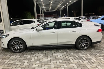 BMW i5 eDrive40 Excellence, 2024