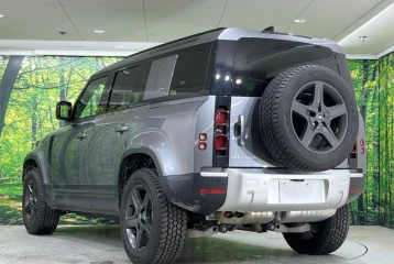 Land Rover Defender D300 S, 2024