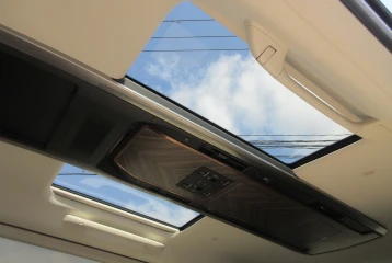 Lexus LM 500h Version L, 2025