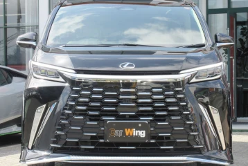 Lexus LM 500h Version L, 2025