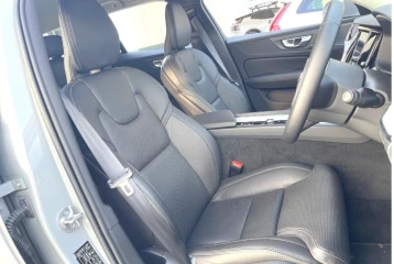 Volvo V60 Ultimate B4 Dark Edition, 2025