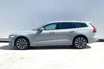 Volvo V60 Ultimate B4 Dark Edition, 2025