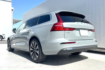 Volvo V60 Ultimate B4 Dark Edition, 2025