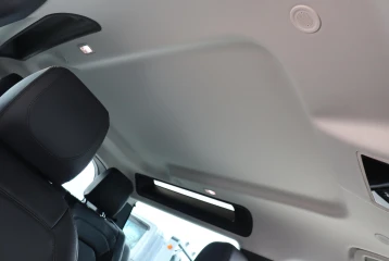 Land Rover Defender , 2023