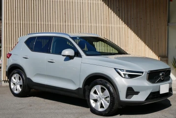 Volvo XC40 Plus B3, 2024