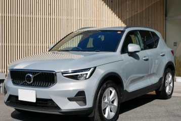 Volvo XC40 Plus B3, 2024