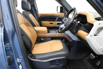 Land Rover Defender D300 Turbo, 2023