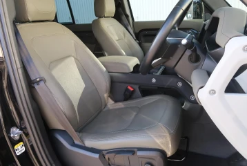 Land Rover Defender D300 Turbo, 2022