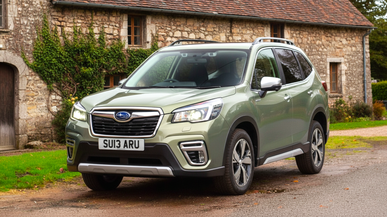 Subaru Forester зеленого цвета