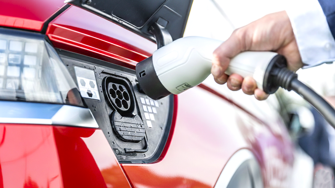 Как правильно заряжать электромобиль