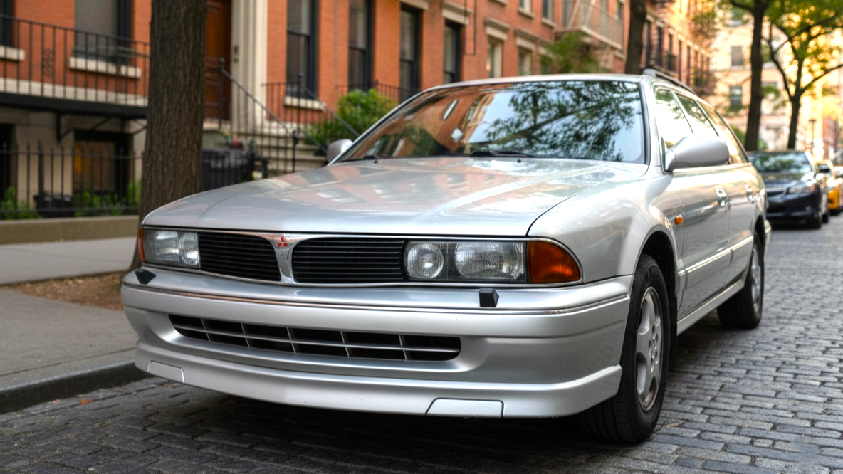 Mitsubishi Sigma silver colour