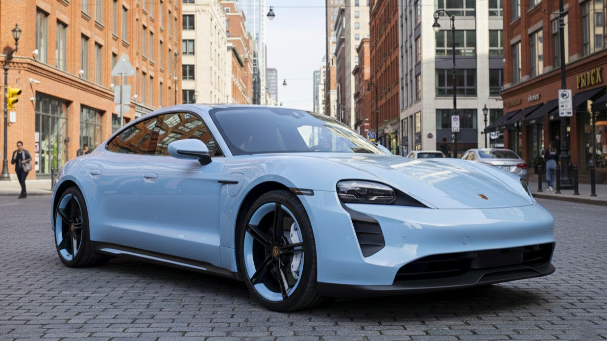 Porsche Taycan 2 голубого цвета