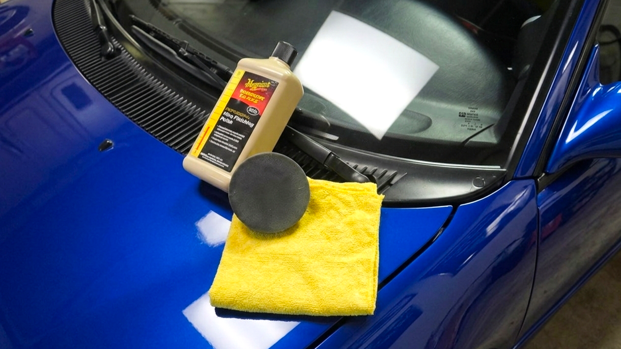 Preparation for remove scrathes from car paint