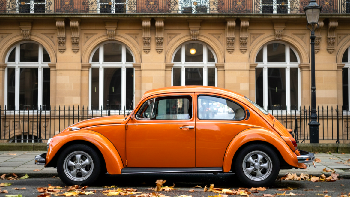 Volkswagen Beetle (1938–2003) оранжевого цвета