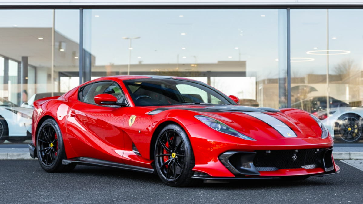 Ferrari 812 Competizione2 красного цвета
