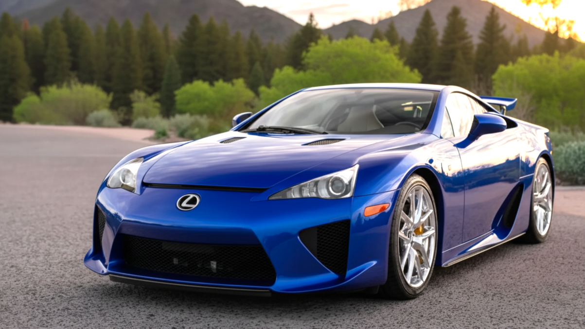 Lexus LFA синего цвета