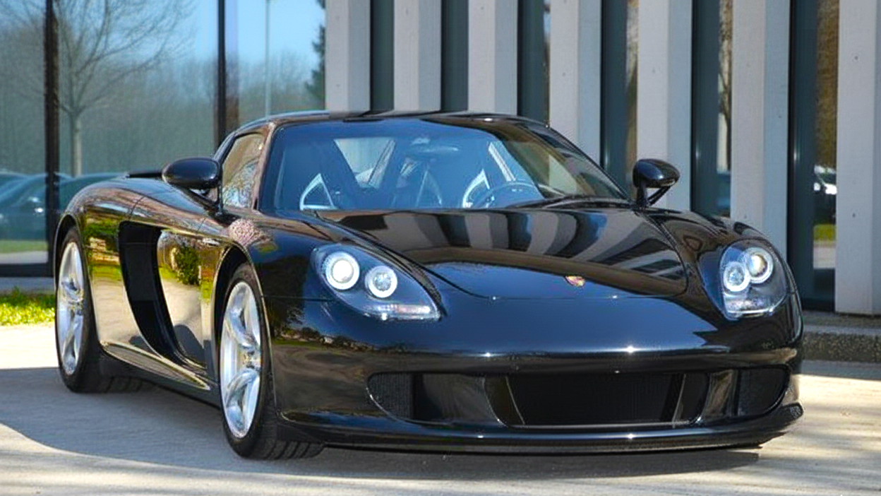 Porsche Carrera GT черного цвета