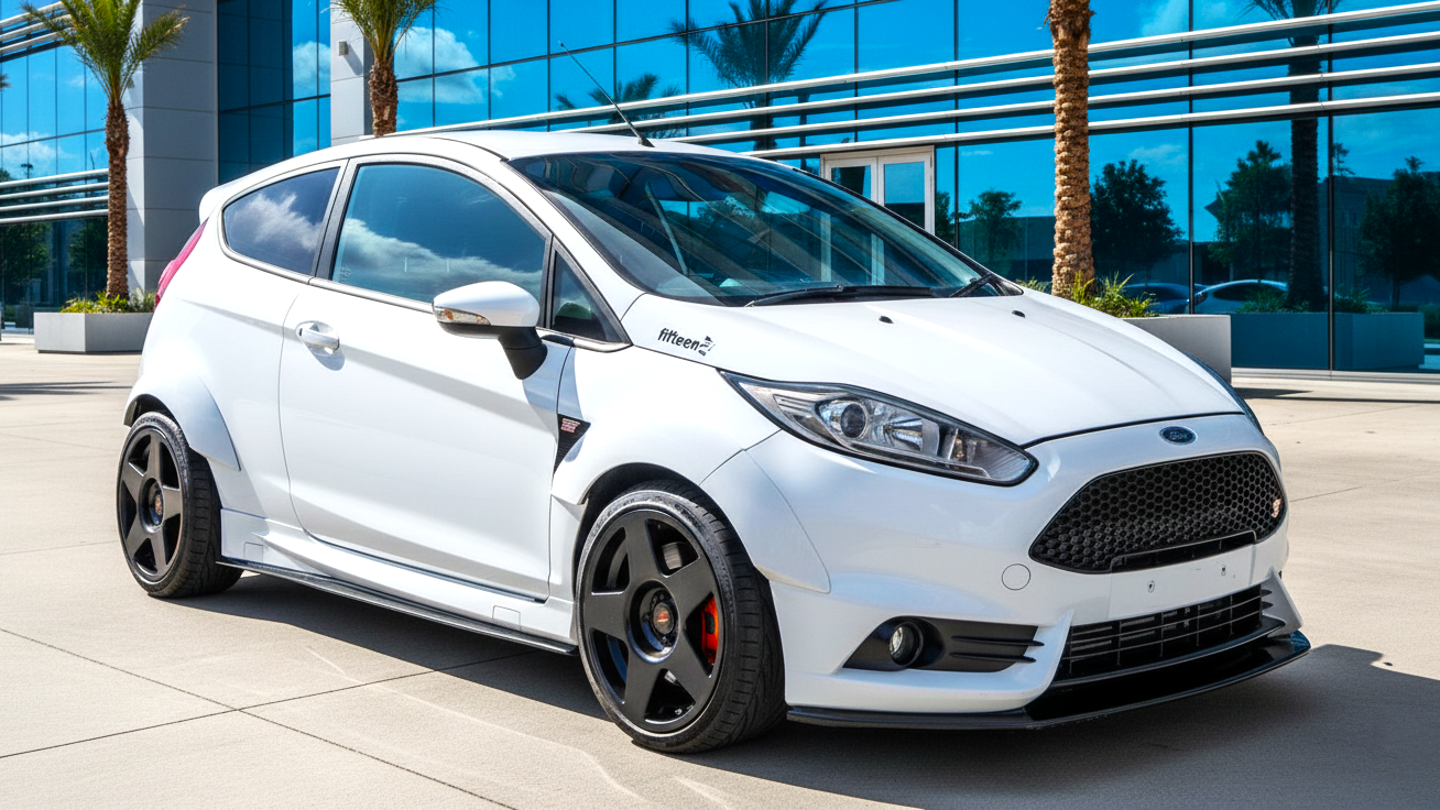 Ford Fiesta ST белого цвета