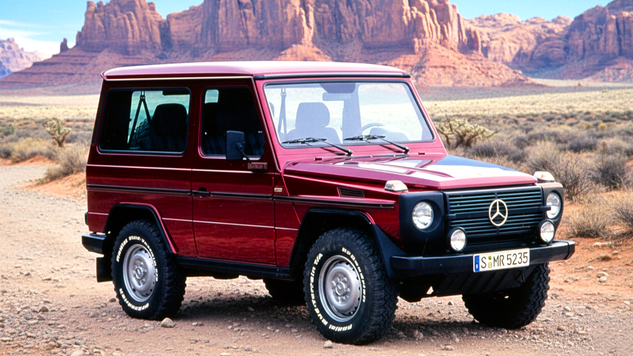 Mercedes-Benz G-Class (с 1979) красного цвета