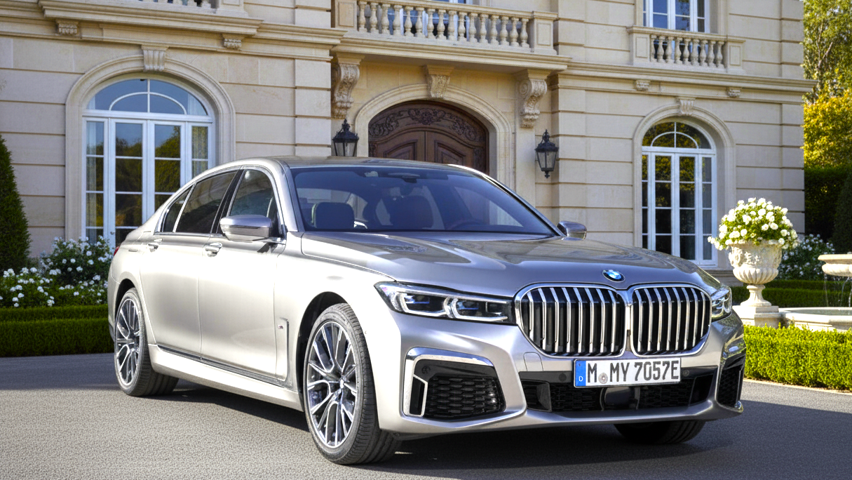 BMW 7 Series серебристого цвета